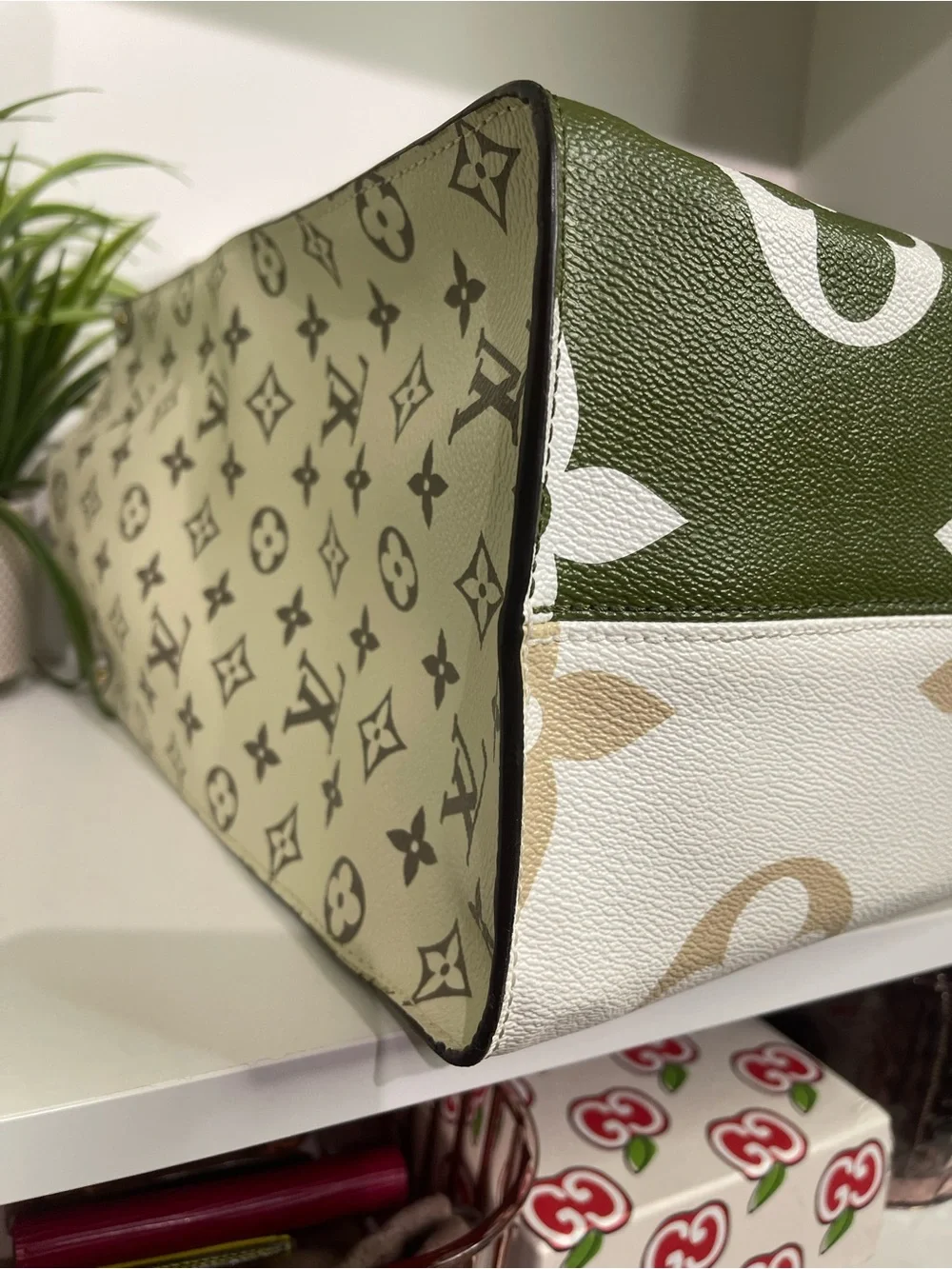 Louis Vuitton spacious louis